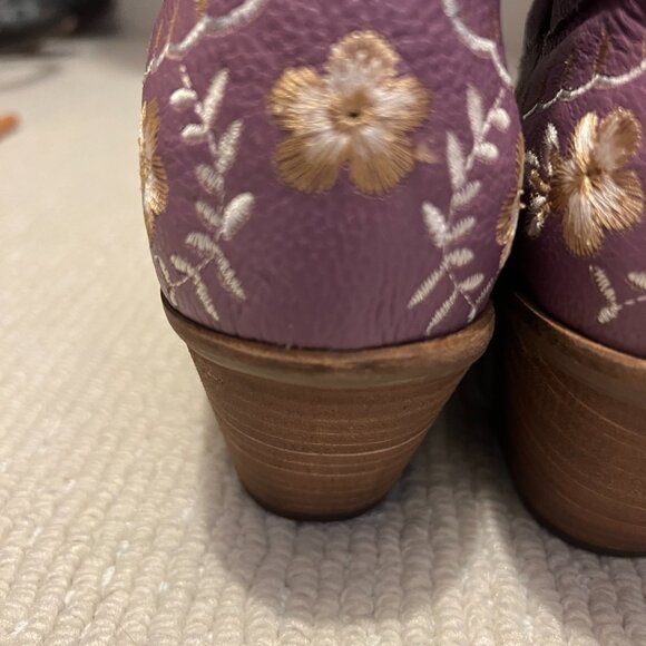 DINGO Primrose Bootie in Lavender Sz 9 NEVER WORN - Picture 13 of 16